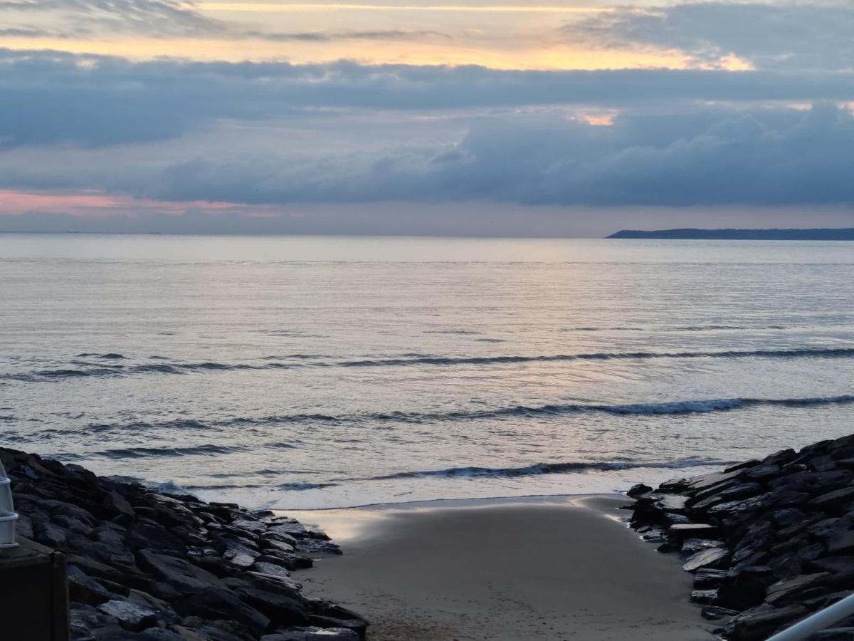 Driftmark Beachfront Location Aberavon Sea Views Large Driveway Parking Private Site Fibre Optic Wi Fi Holiday home