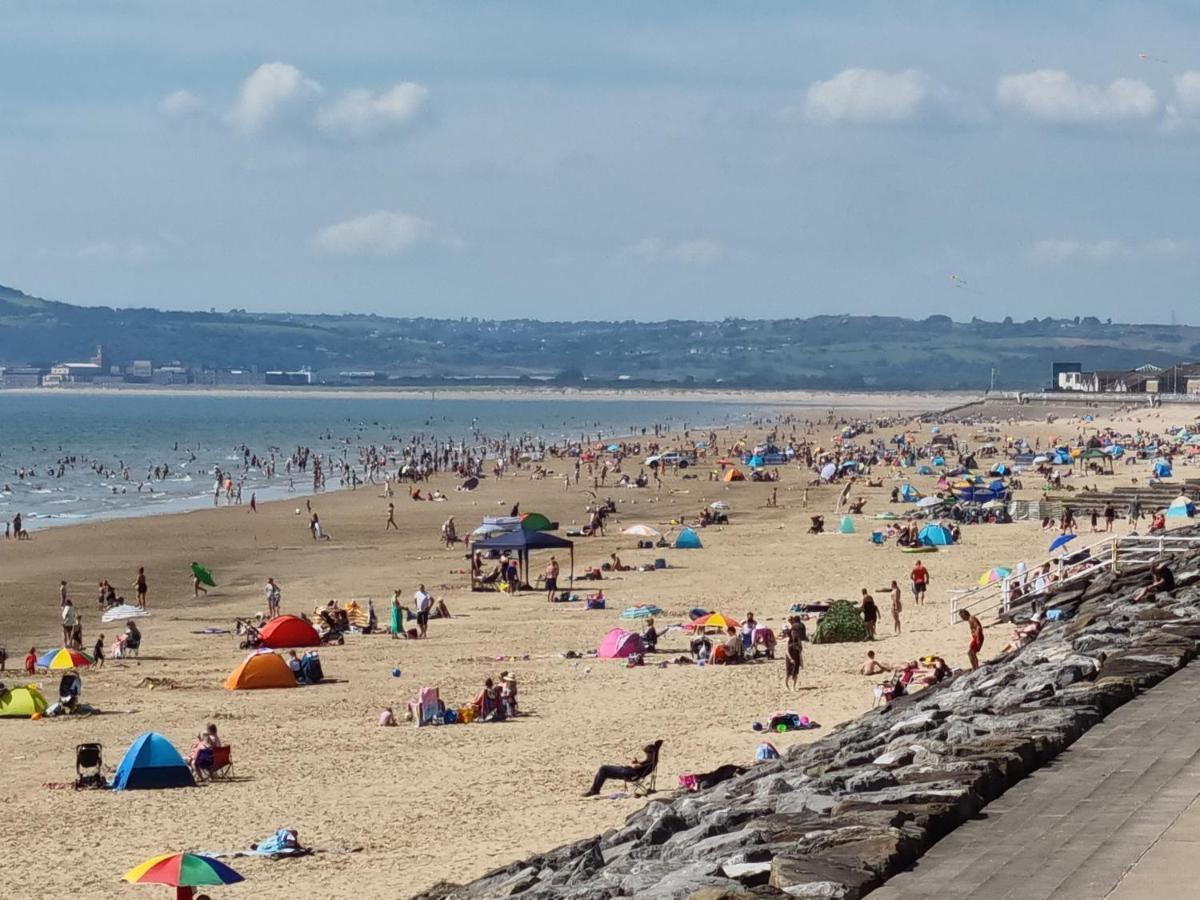 Holiday home Driftmark Beachfront Location Aberavon Sea Views Large Driveway Parking Private Site Fibre Optic Wi Fi Port Talbot