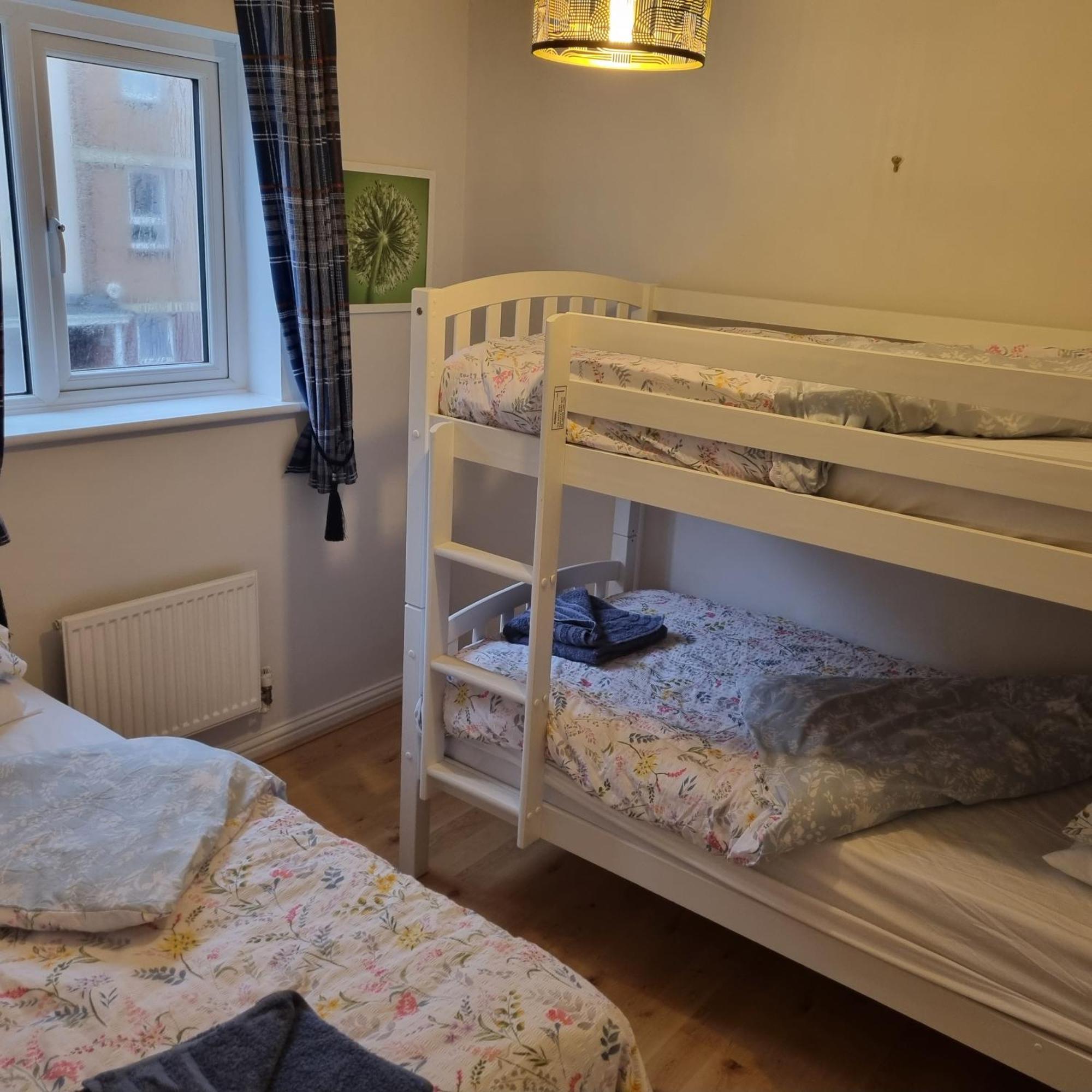 Driftmark Beachfront Location Aberavon Sea Views Large Driveway Parking Private Site Fibre Optic Wi Fi Holiday home *