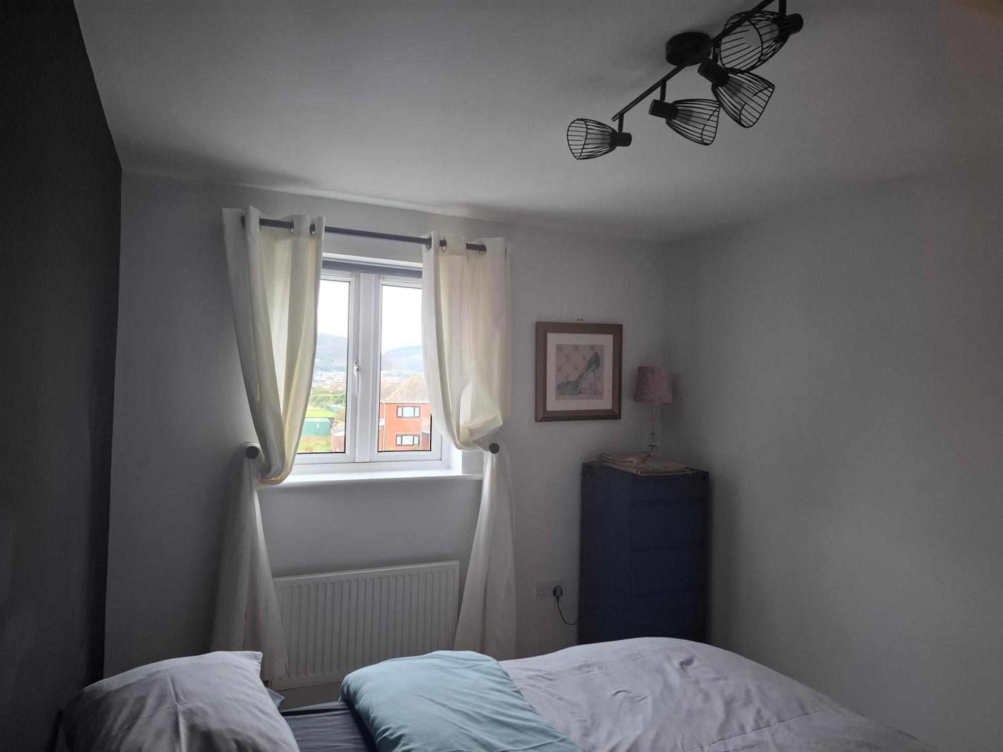 Driftmark Beachfront Location Aberavon Sea Views Large Driveway Parking Private Site Fibre Optic Wi Fi Holiday home Port Talbot