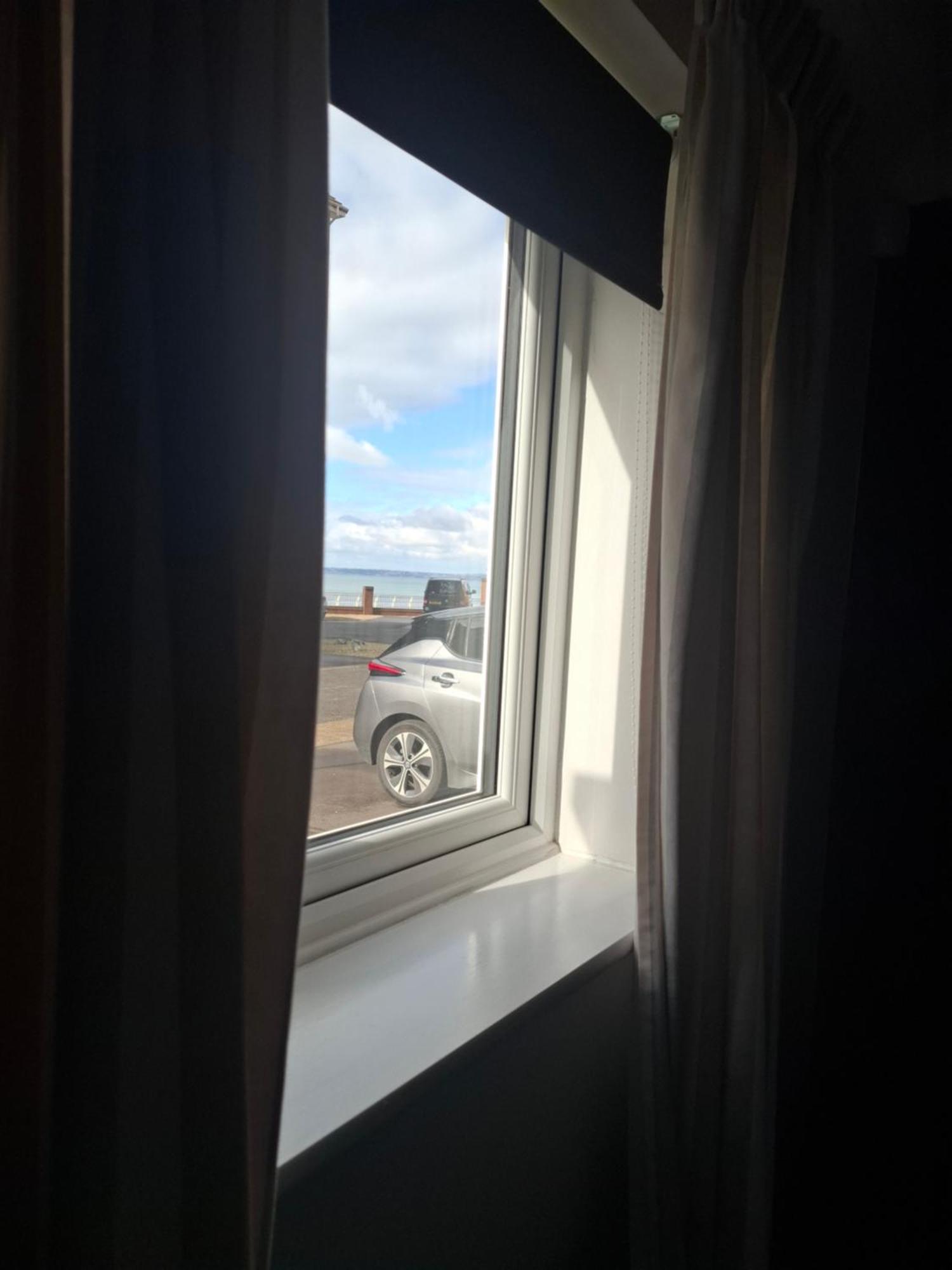 Driftmark Beachfront Location Aberavon Sea Views Large Driveway Parking Private Site Fibre Optic Wi Fi Holiday home